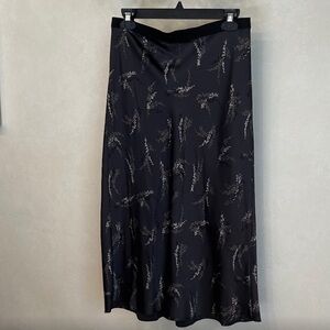 VINCE silk slip skirt midi dark grey stretch waistband Size S leaf print luxury